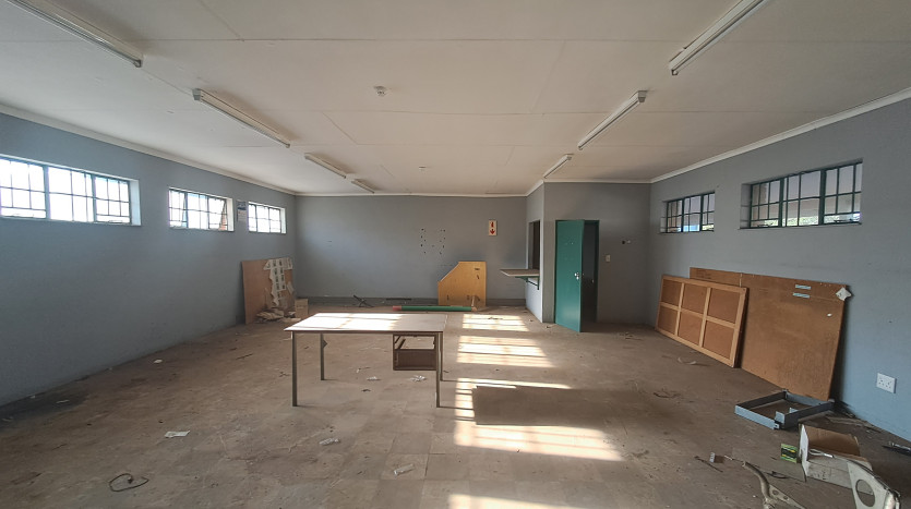 TELKOM PORTFOLIO: Large Property Ideal for Re-development Property Images