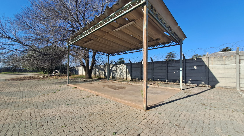 TELKOM PORTFOLIO: Large Property Ideal for Re-development Property Images