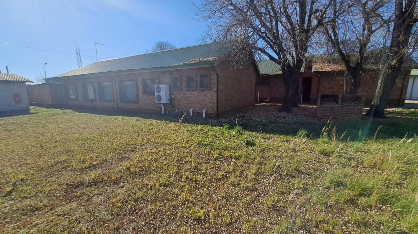 TELKOM PORTFOLIO: Large Property Ideal for Re-development Property Images
