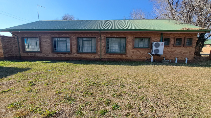 TELKOM PORTFOLIO: Large Property Ideal for Re-development Property Images