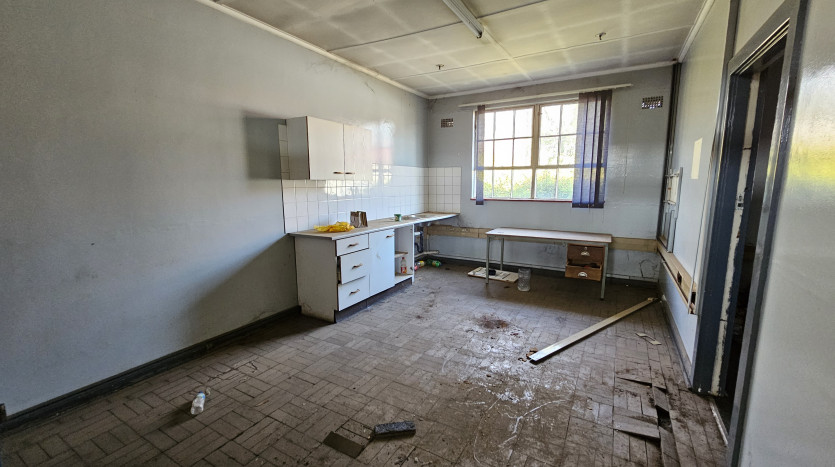 TELKOM PORTFOLIO: Large Warehouse/Workshop in Vereeniging Property Images