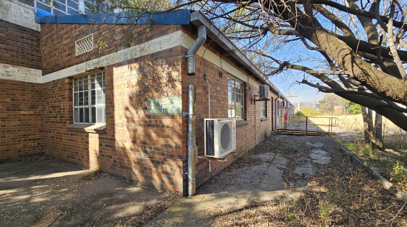 TELKOM PORTFOLIO: Large Warehouse/Workshop in Vereeniging Property Images
