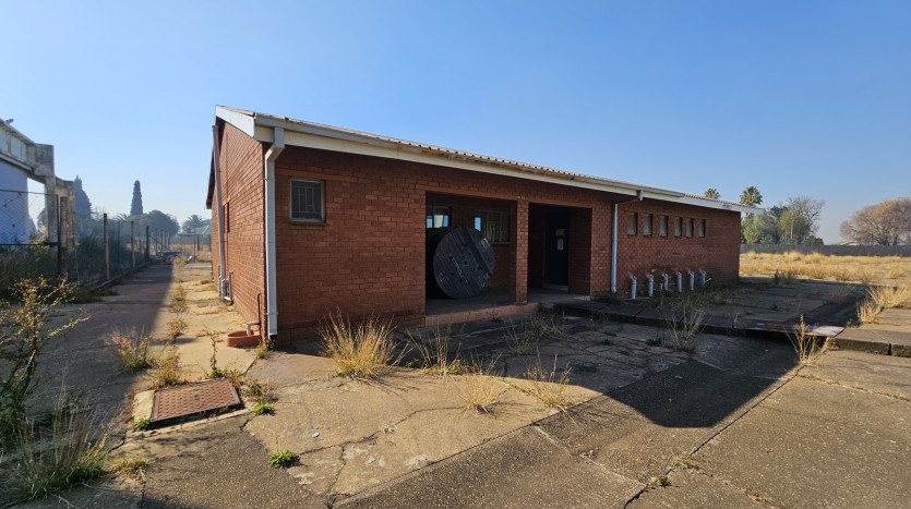 TELKOM PORTFOLIO: Large Warehouse/Workshop in Vereeniging Property Images