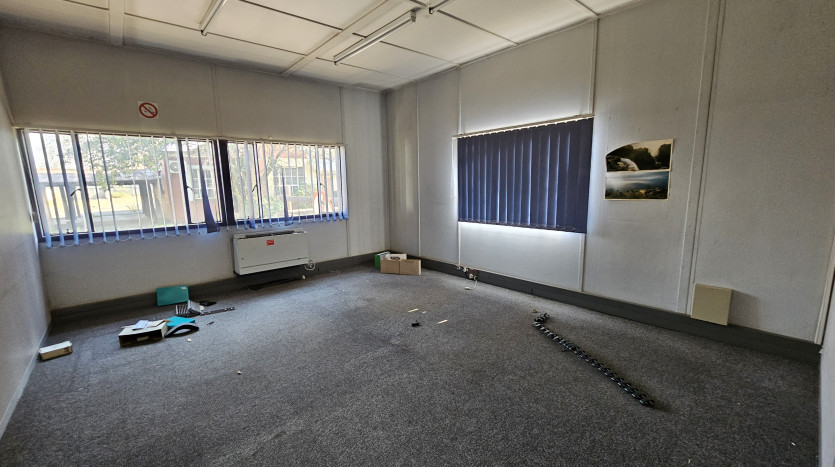 TELKOM PORTFOLIO: Large Warehouse/Workshop in Vereeniging Property Images