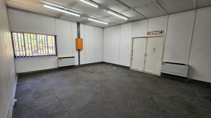 TELKOM PORTFOLIO: Large Warehouse/Workshop in Vereeniging Property Images