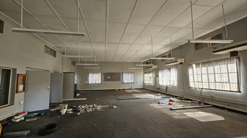 TELKOM PORTFOLIO: Large Warehouse/Workshop in Vereeniging Property Images