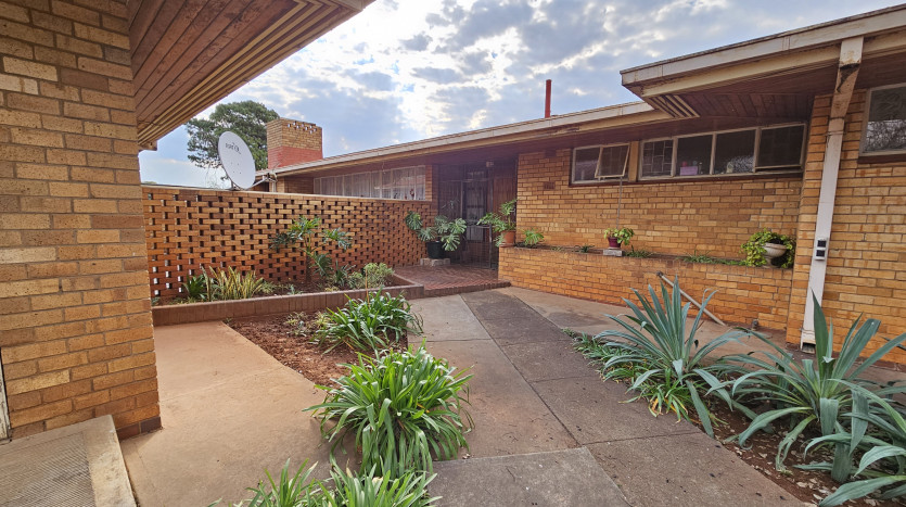 TELKOM PORTFOLIO: Large Residential Estate with 28 Residential Units Property Images