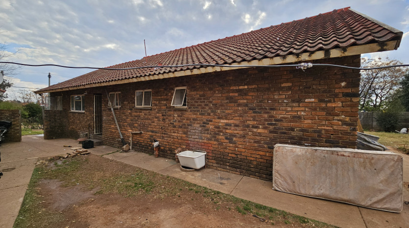 TELKOM PORTFOLIO: Large Residential Estate with 28 Residential Units Property Images