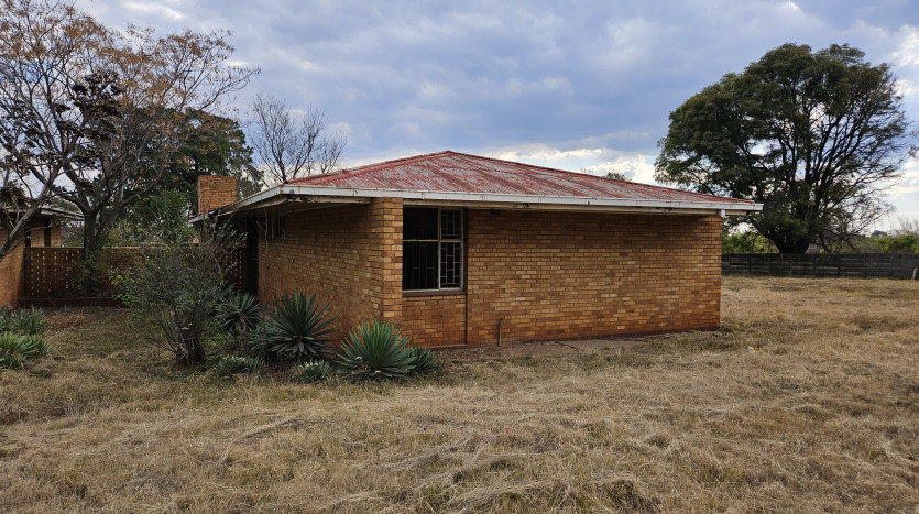 TELKOM PORTFOLIO: Large Residential Estate with 28 Residential Units Property Images