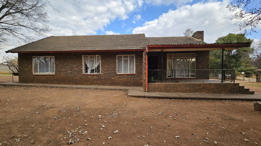 TELKOM PORTFOLIO: Large Residential Estate with 28 Residential Units Property Images