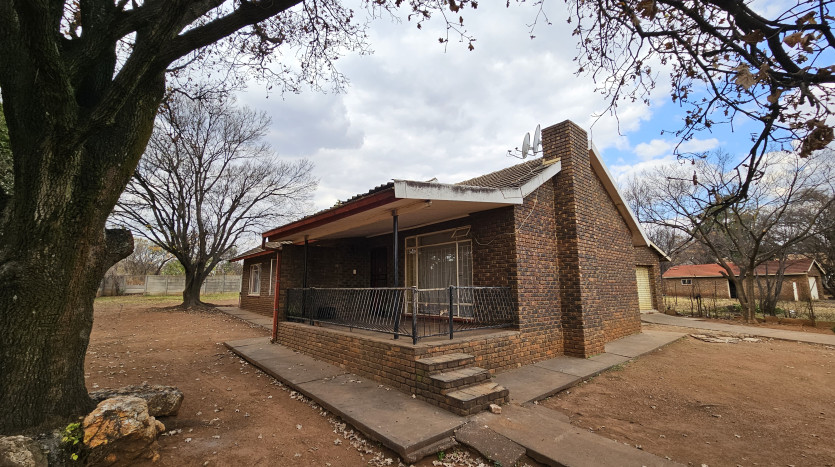 TELKOM PORTFOLIO: Large Residential Estate with 28 Residential Units Property Images