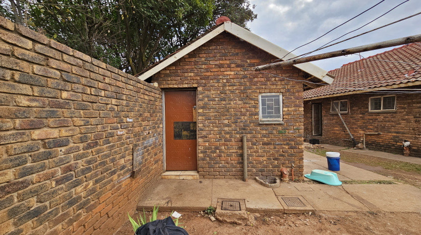 TELKOM PORTFOLIO: Large Residential Estate with 28 Residential Units Property Images
