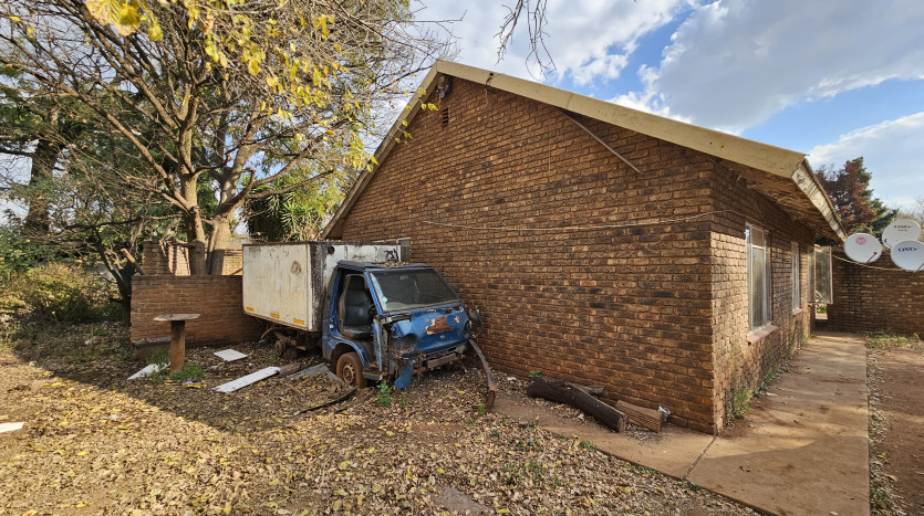 TELKOM PORTFOLIO: Large Residential Estate with 28 Residential Units Property Images