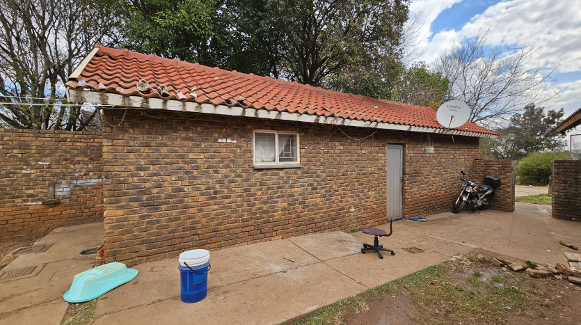TELKOM PORTFOLIO: Large Residential Estate with 28 Residential Units Property Images