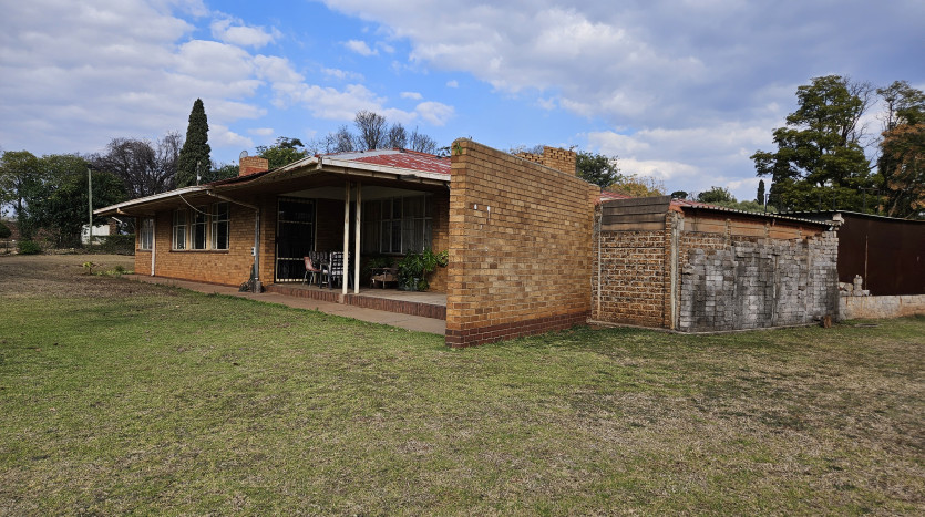 TELKOM PORTFOLIO: Large Residential Estate with 28 Residential Units Property Images