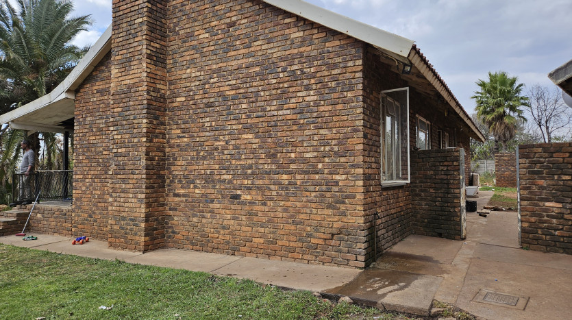 TELKOM PORTFOLIO: Large Residential Estate with 28 Residential Units Property Images