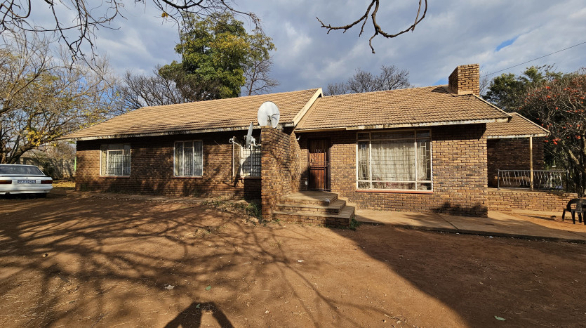 TELKOM PORTFOLIO: Large Residential Estate with 28 Residential Units Property Images