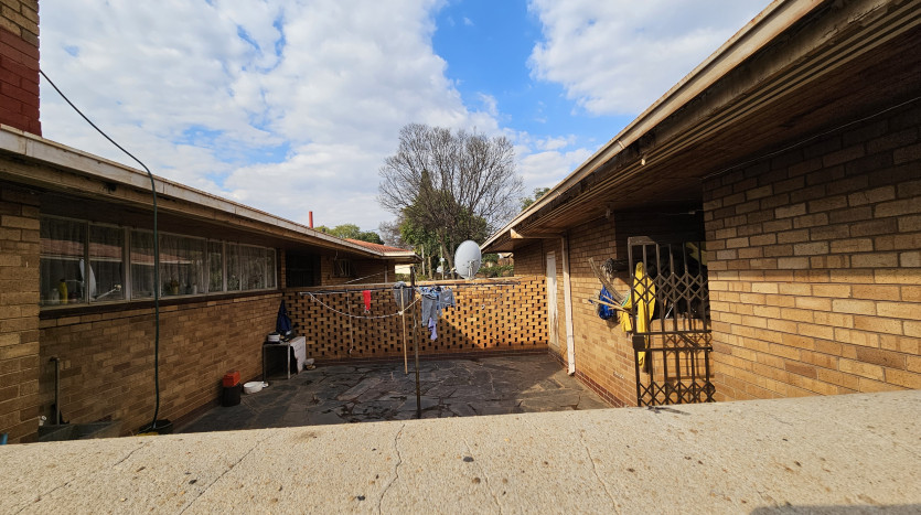 TELKOM PORTFOLIO: Large Residential Estate with 28 Residential Units Property Images