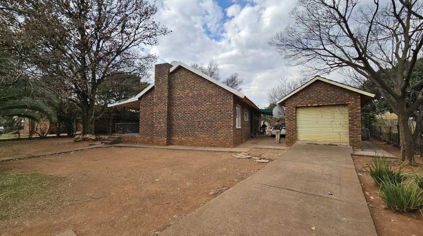 TELKOM PORTFOLIO: Large Residential Estate with 28 Residential Units Property Images