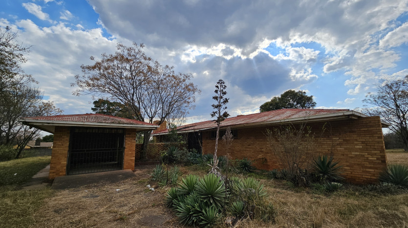 TELKOM PORTFOLIO: Large Residential Estate with 28 Residential Units Property Images