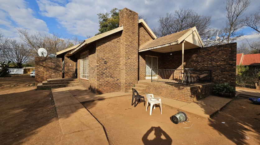 TELKOM PORTFOLIO: Large Residential Estate with 28 Residential Units Property Images