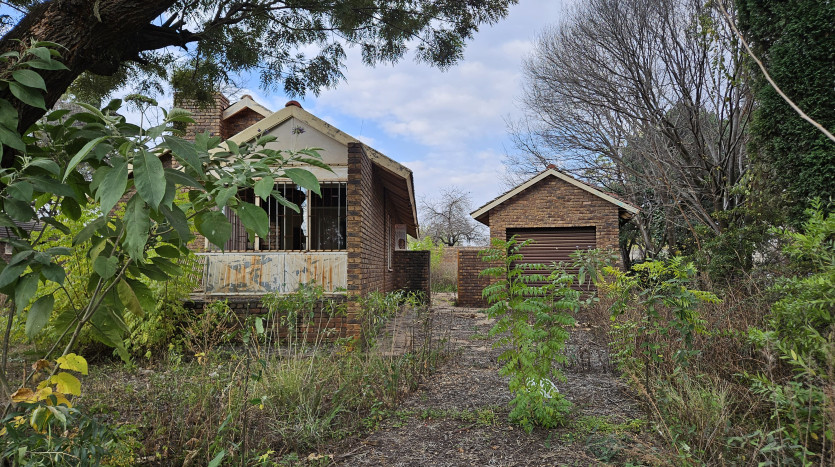 TELKOM PORTFOLIO: Large Residential Estate with 28 Residential Units Property Images