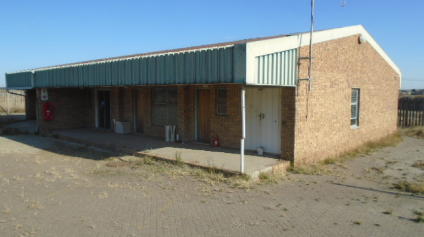 TELKOM PORTFOLIO: Large Industrial Property with Various Outbuildings, Standerton Property Images