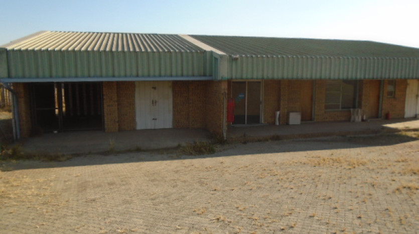 TELKOM PORTFOLIO: Large Industrial Property with Various Outbuildings, Standerton Property Images