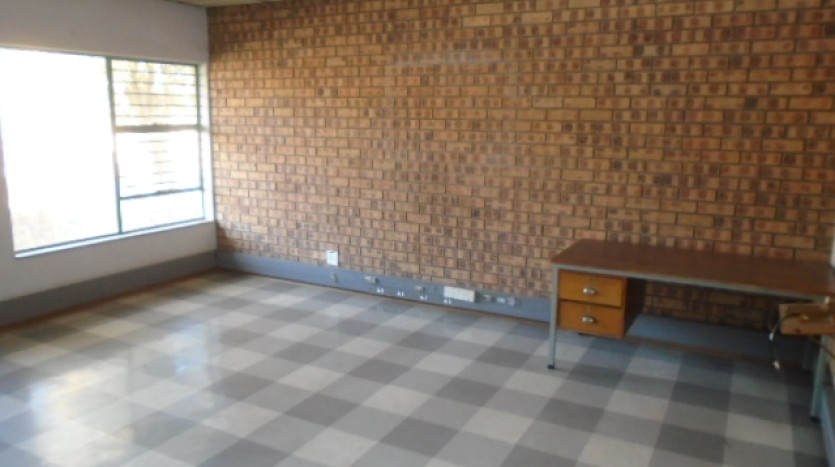 TELKOM PORTFOLIO: Large Industrial Property with Various Outbuildings, Standerton Property Images