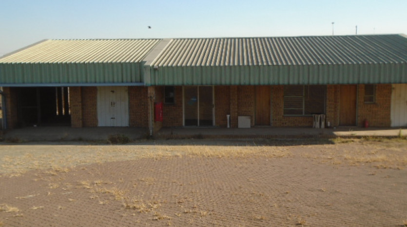 TELKOM PORTFOLIO: Large Industrial Property with Various Outbuildings, Standerton Property Images