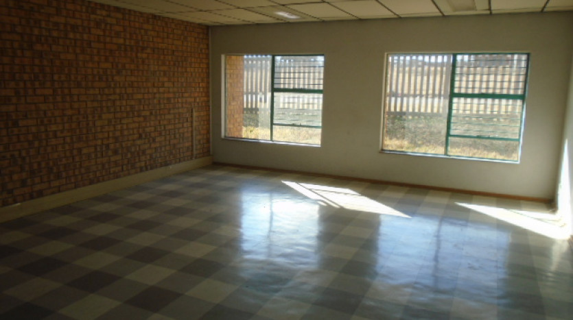 TELKOM PORTFOLIO: Large Industrial Property with Various Outbuildings, Standerton Property Images