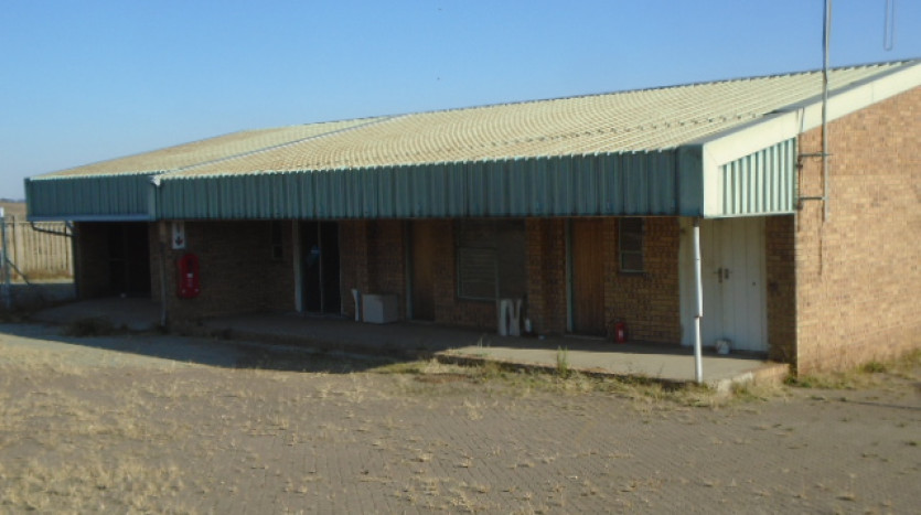 TELKOM PORTFOLIO: Large Industrial Property with Various Outbuildings, Standerton Property Images
