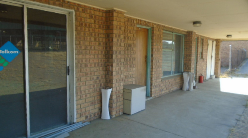 TELKOM PORTFOLIO: Large Industrial Property with Various Outbuildings, Standerton Property Images