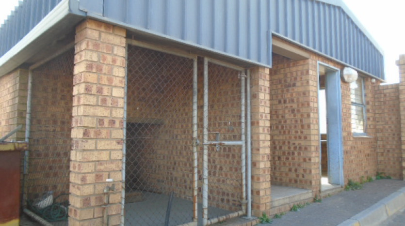 TELKOM PORTFOLIO: Large Industrial Property with Various Outbuildings, Standerton Property Images