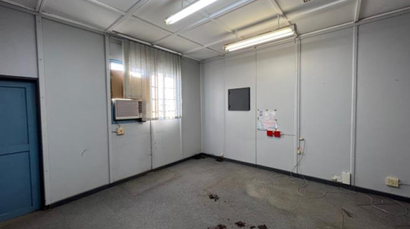 TELKOM PORTFOLIO: Large Industrial Property in Upington Property Images