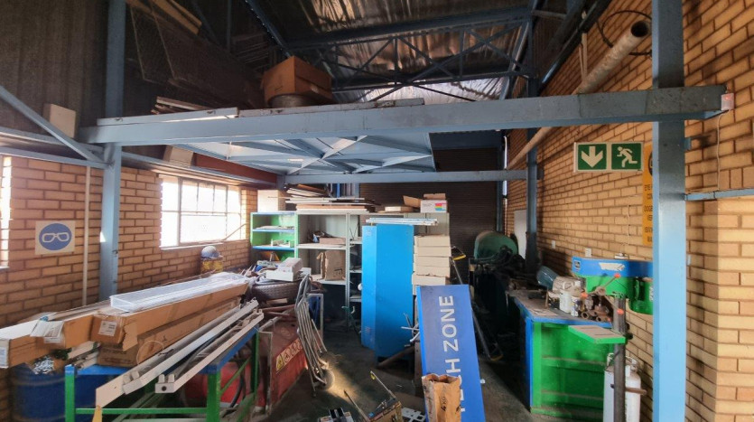 TELKOM PORTFOLIO: Property with Further Development Opportunity in Rustenburg Property Images