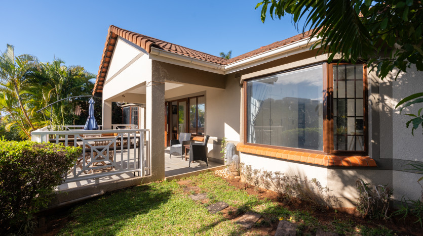 Pet Friendly Complex Living in La Lucia Property Images