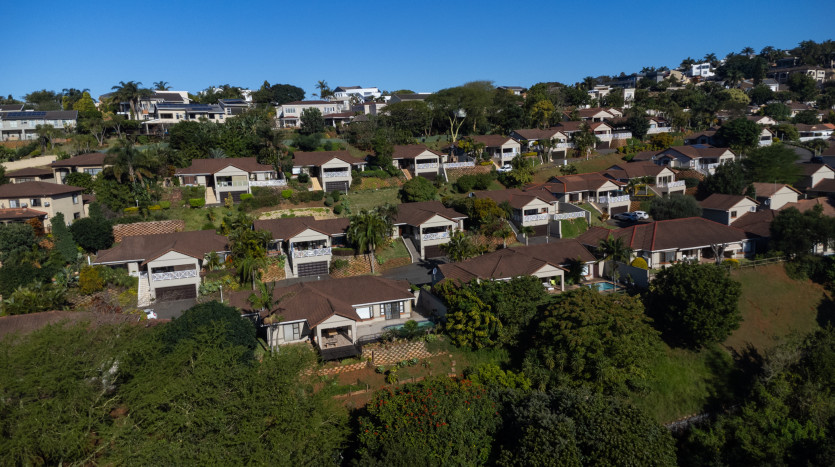 Pet Friendly Complex Living in La Lucia Property Images