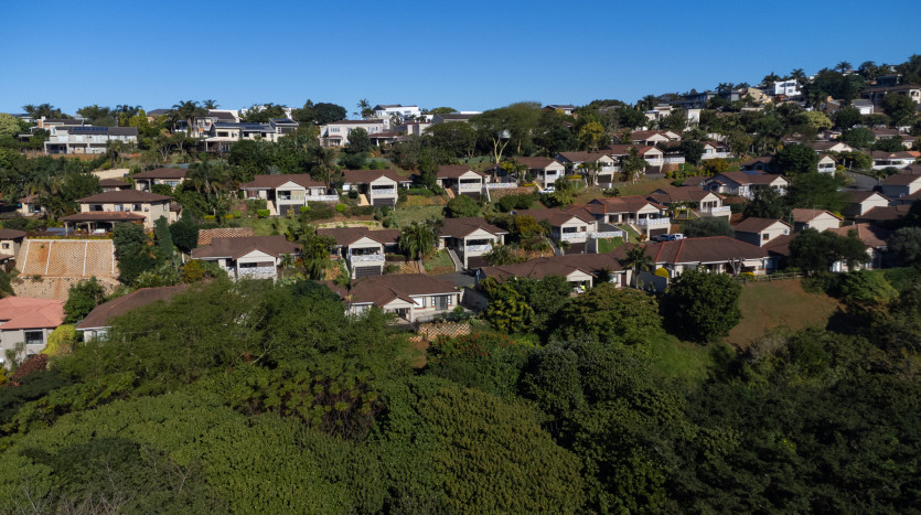 Pet Friendly Complex Living in La Lucia Property Images