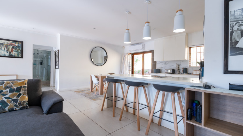 Pet Friendly Complex Living in La Lucia Property Images