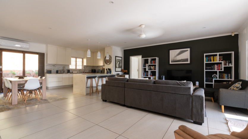 Pet Friendly Complex Living in La Lucia Property Images