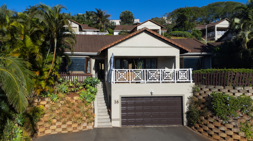 Pet Friendly Complex Living in La Lucia Property Lead Image
