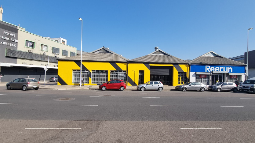 ± 1 400 m² Commercial Property With High Exposure Property Lead Image