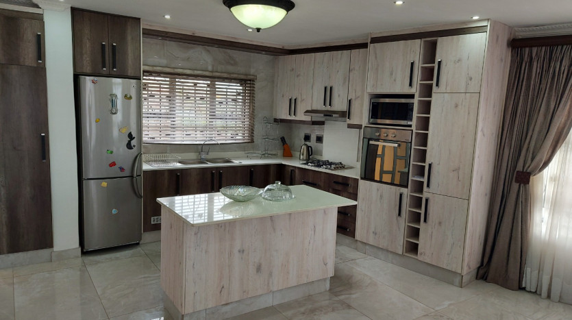2 Bedroom Apartment with 180 ° Sea Views Property Images