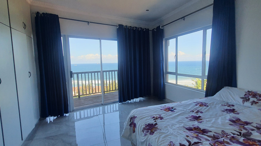 2 Bedroom Apartment with 180 ° Sea Views Property Images