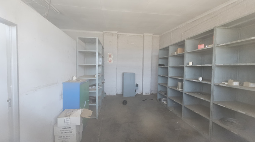 TELKOM PORTFOLIO: Large Industrial Property in Village Deep Property Images