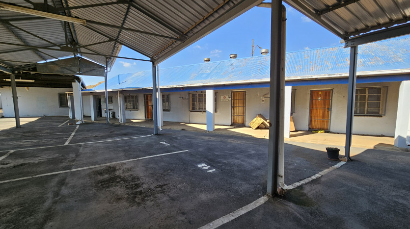 TELKOM PORTFOLIO: Large Industrial Property in Village Deep Property Images