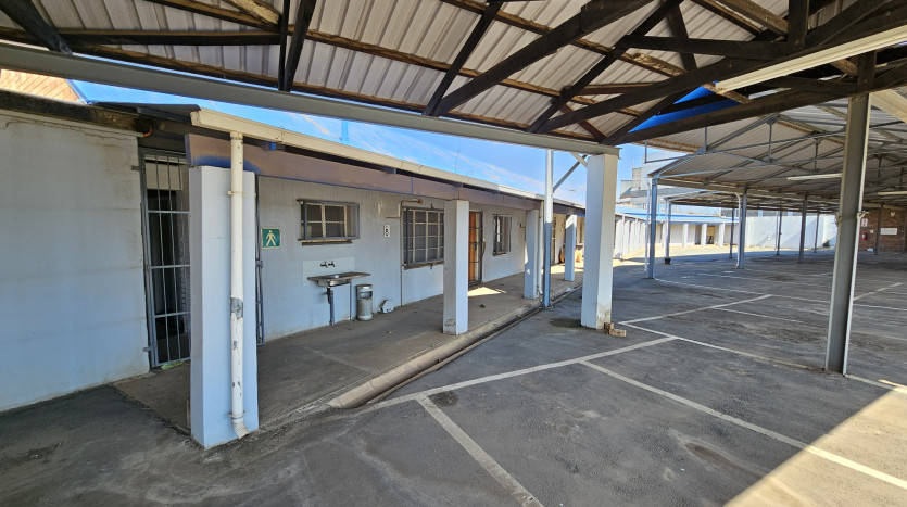 TELKOM PORTFOLIO: Large Industrial Property in Village Deep Property Images