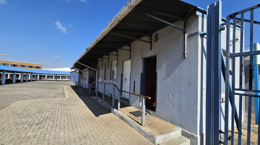 TELKOM PORTFOLIO: Large Industrial Property in Village Deep Property Images