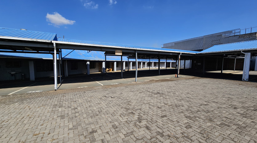 TELKOM PORTFOLIO: Large Industrial Property in Village Deep Property Images